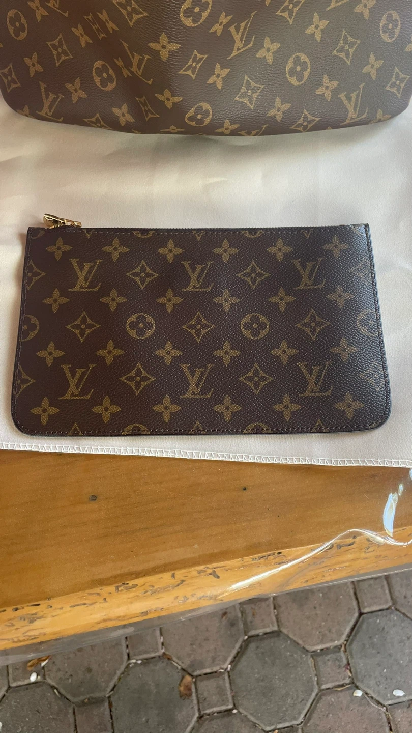 Louis Vuitton Neverfull MM Monogram Tote Bag with Pouch - photo 4