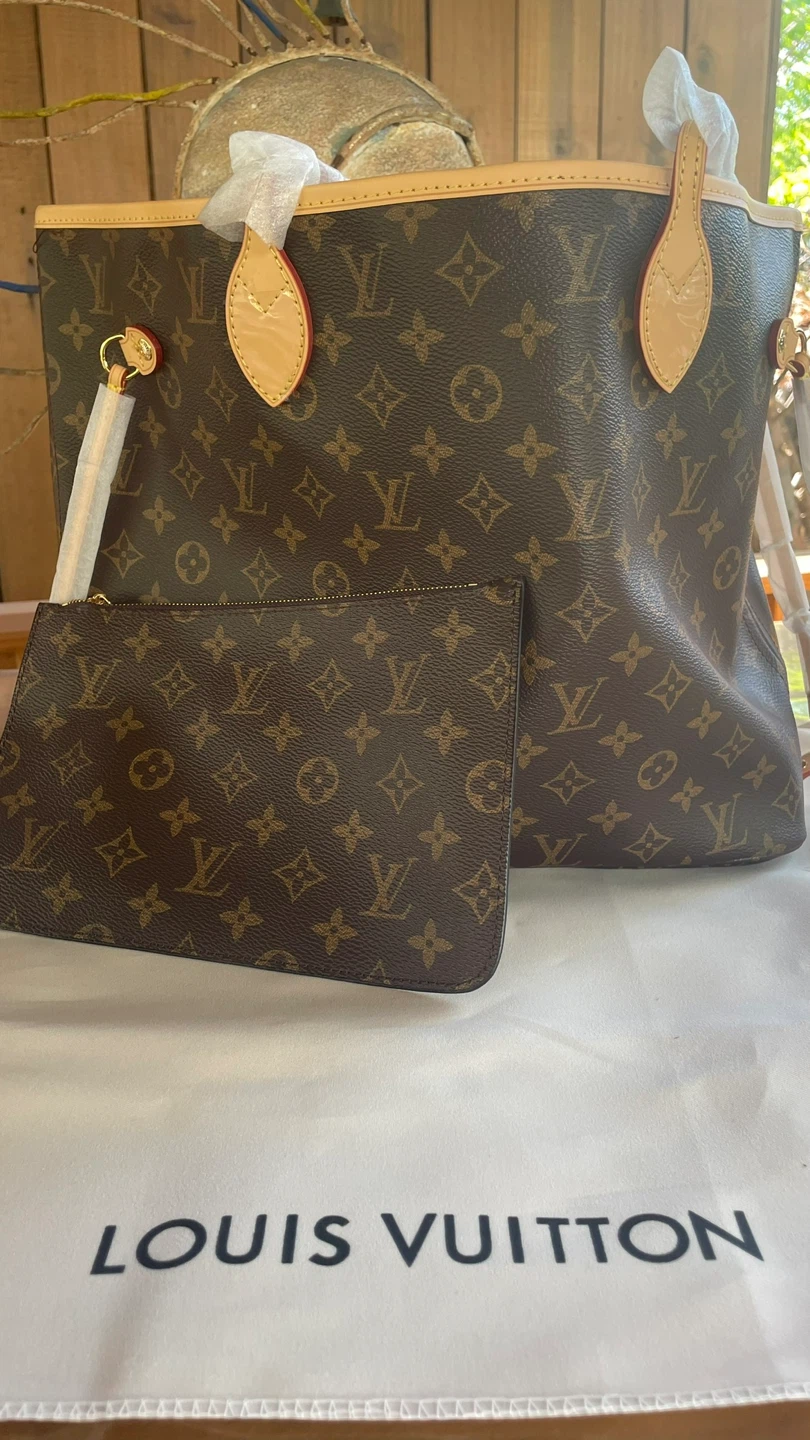 Louis Vuitton Neverfull MM Monogram Tote Bag with Pouch