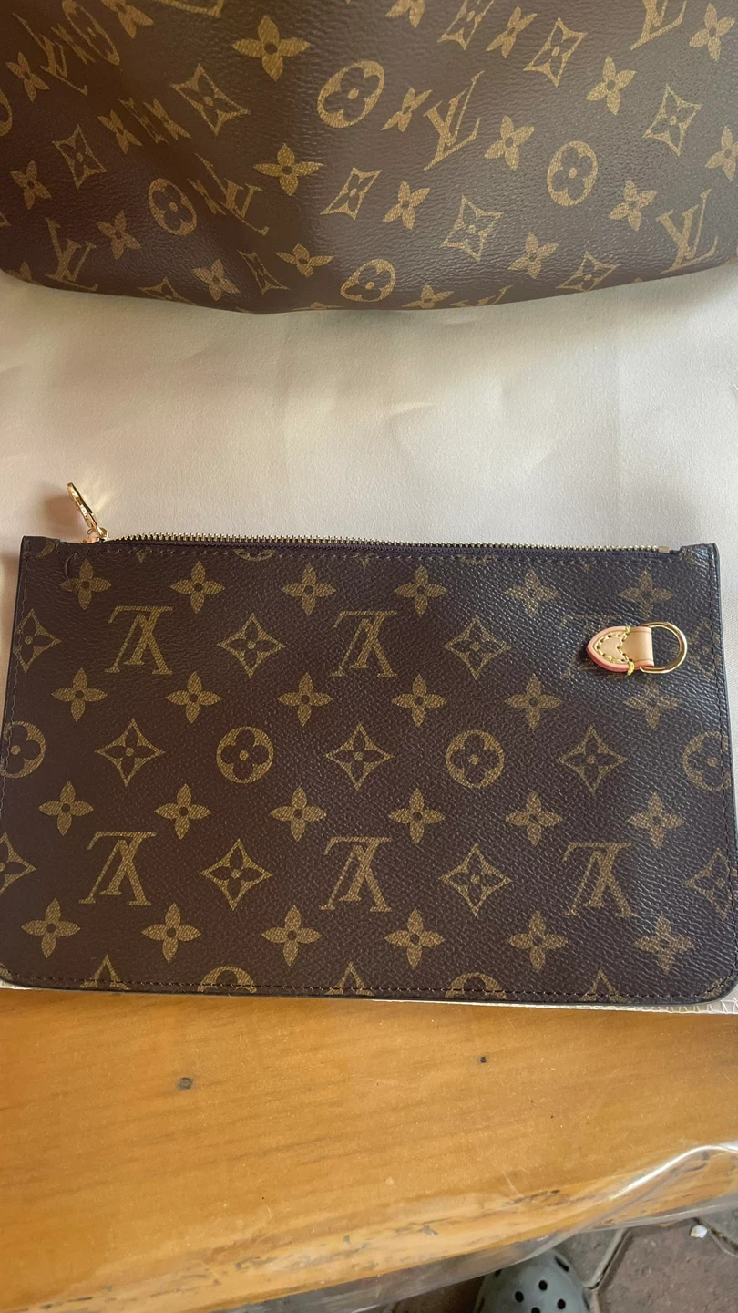 Louis Vuitton Neverfull MM Monogram Tote Bag with Pouch - photo 5