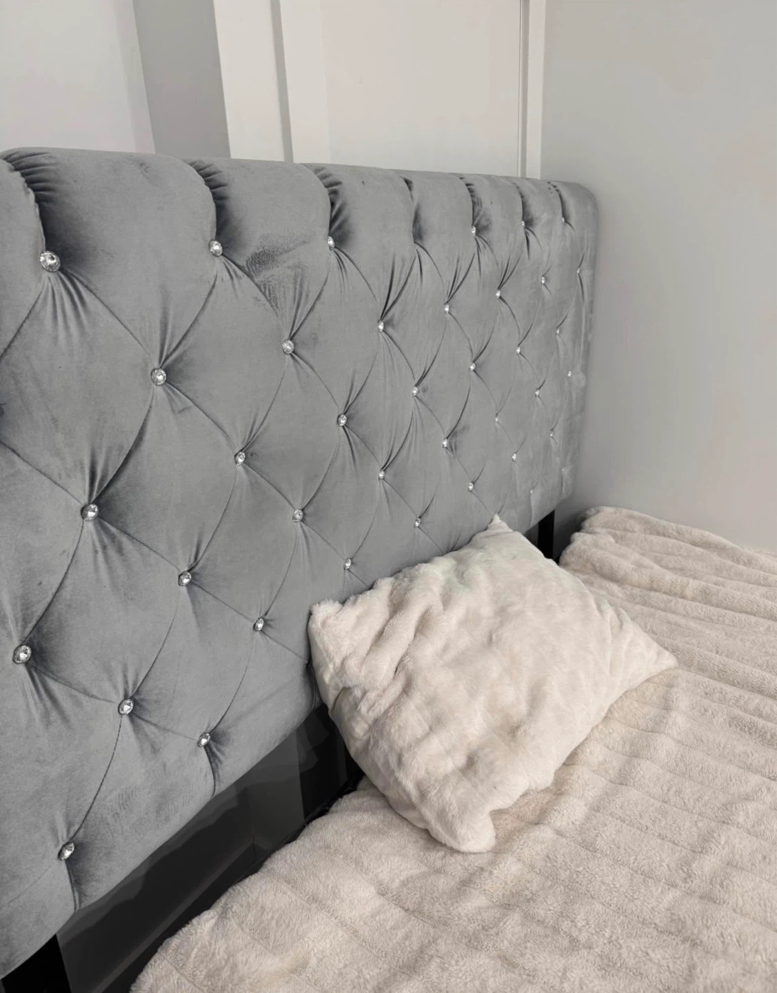 Queen size bed frame with headboard - photo 2
