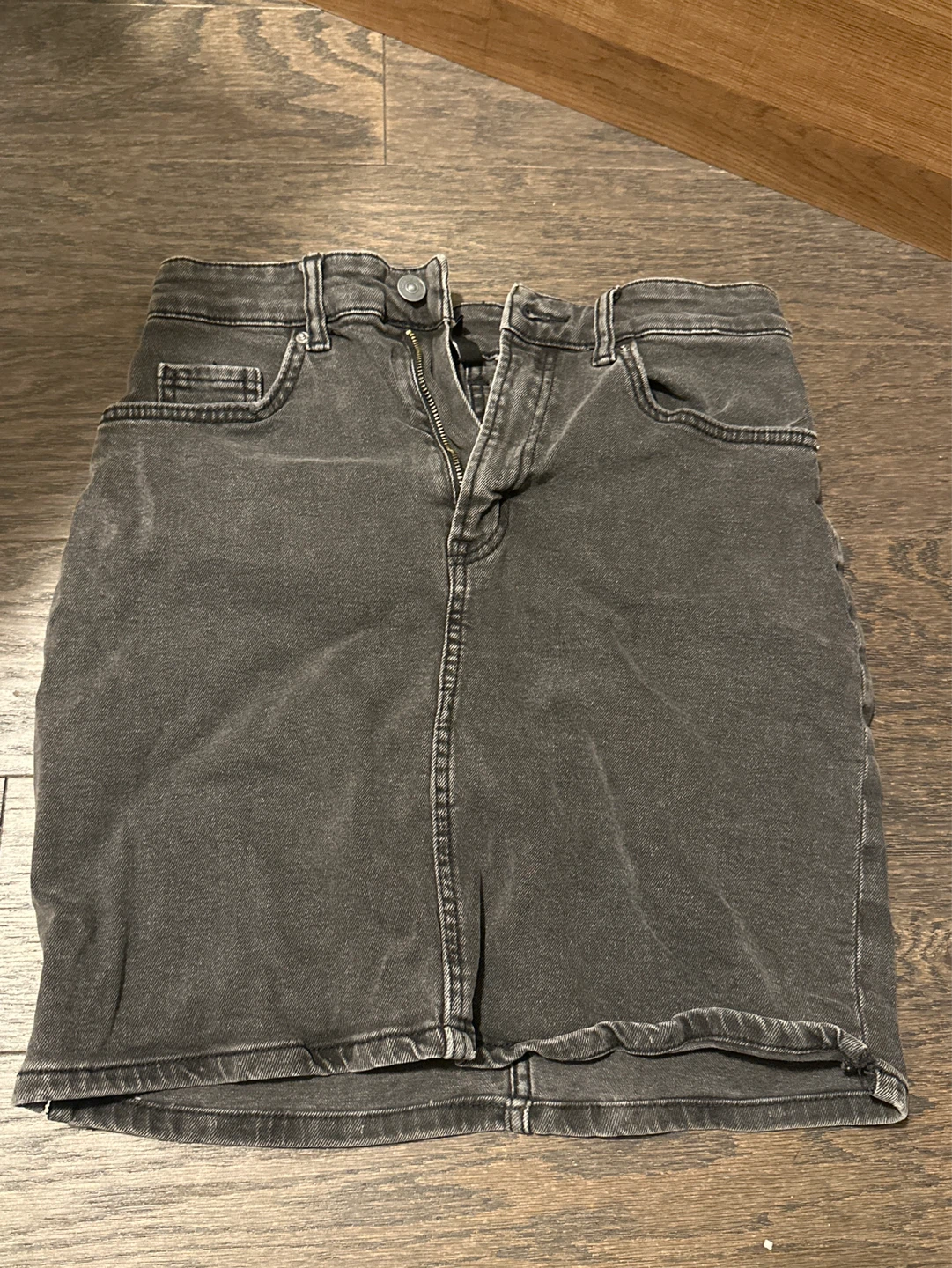 H&M Divided Grey Denim Skirt - Size 6