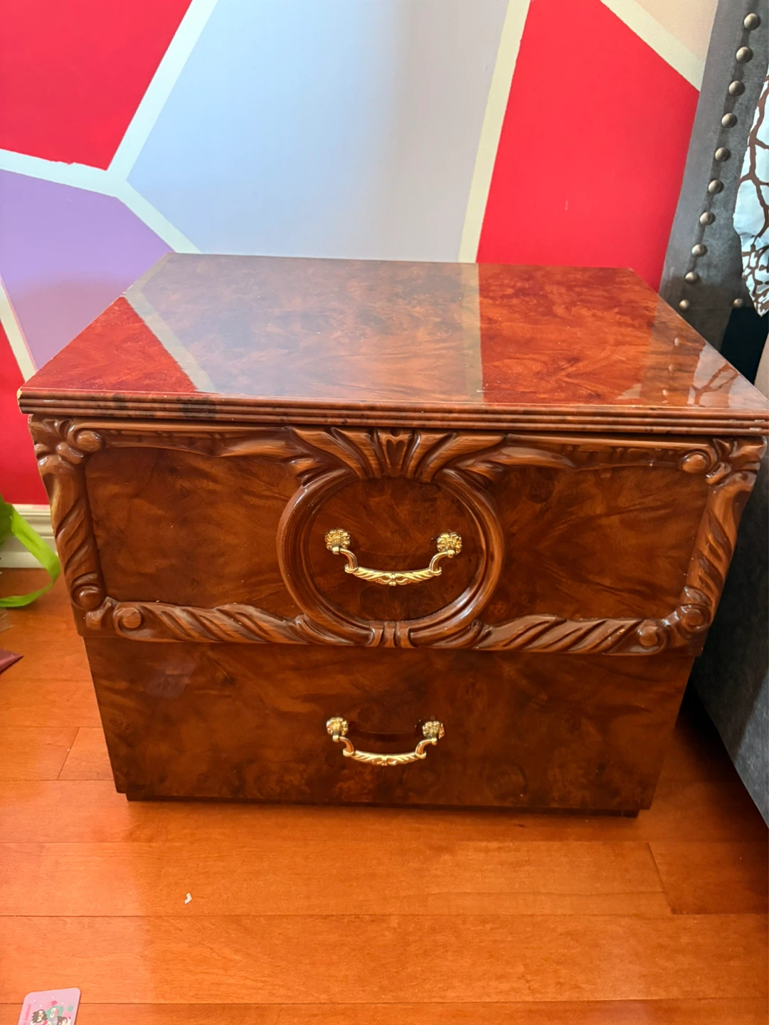 2 Vintage Italian Style Nightstands – Burl Wood, 2 Drawer