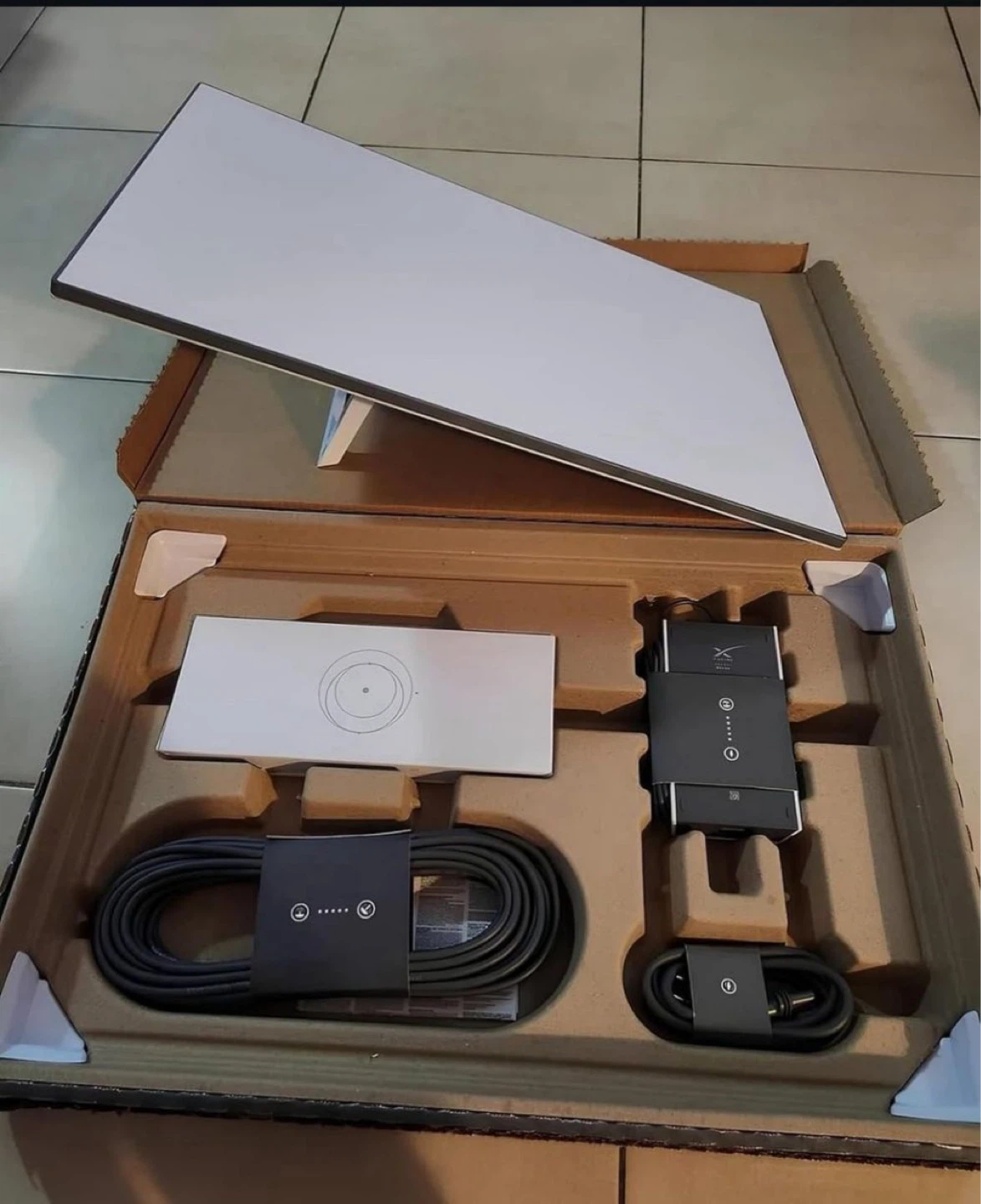 Starlink V4 dish and router