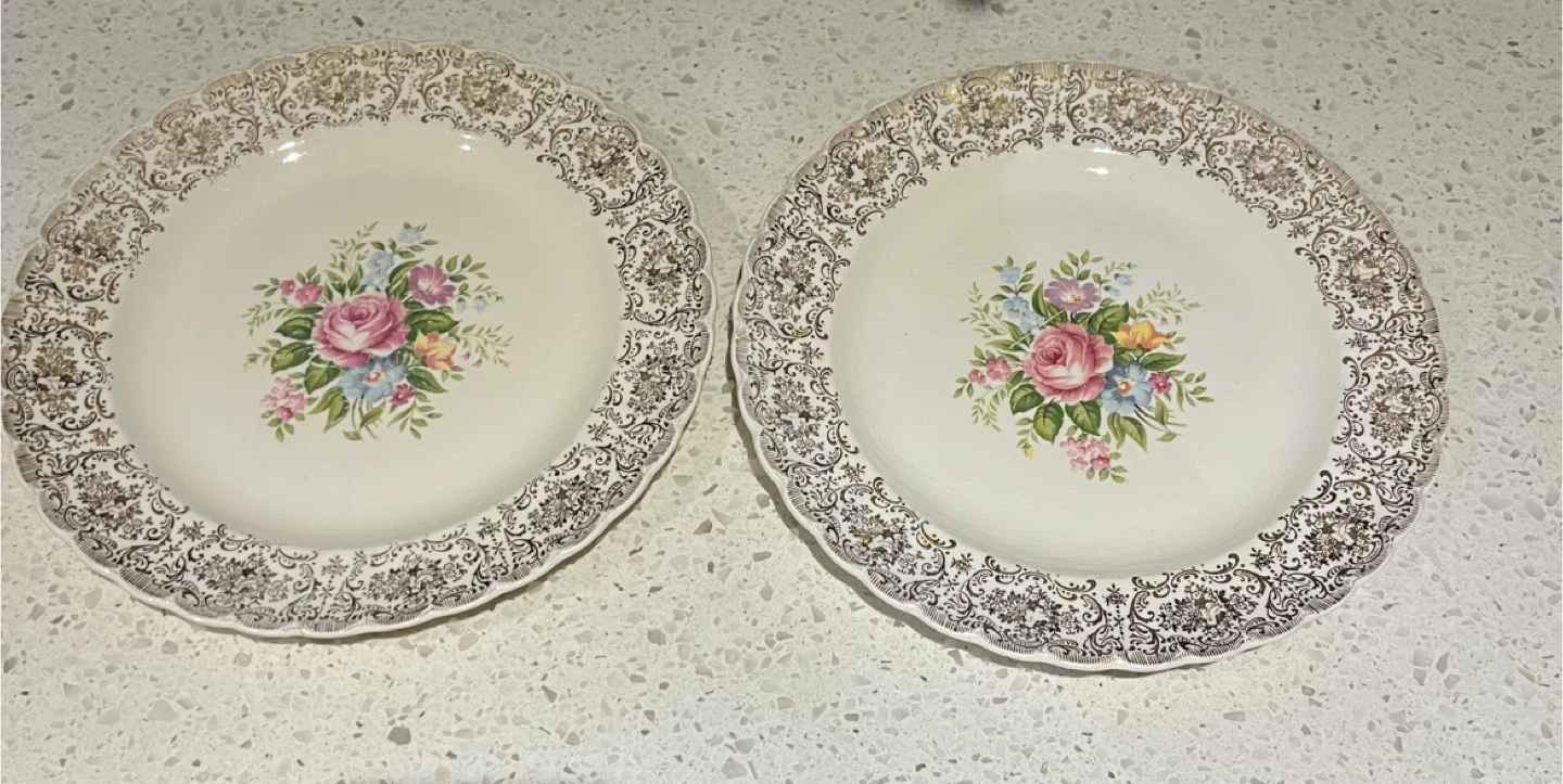 Vintage Plates - Set of 4 - photo 2