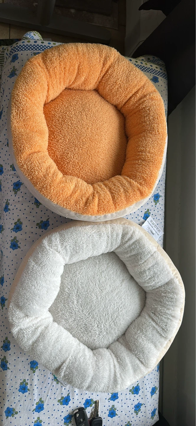 Set of 2 Pet Beds - Orange and White
