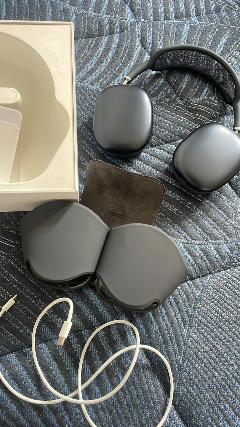 Apple AirPods Max Headphones - Space Grey