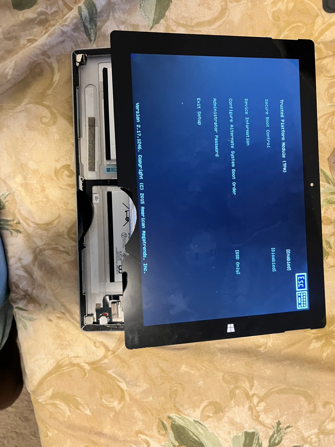 Microsoft Surface Tablet for parts - photo 2