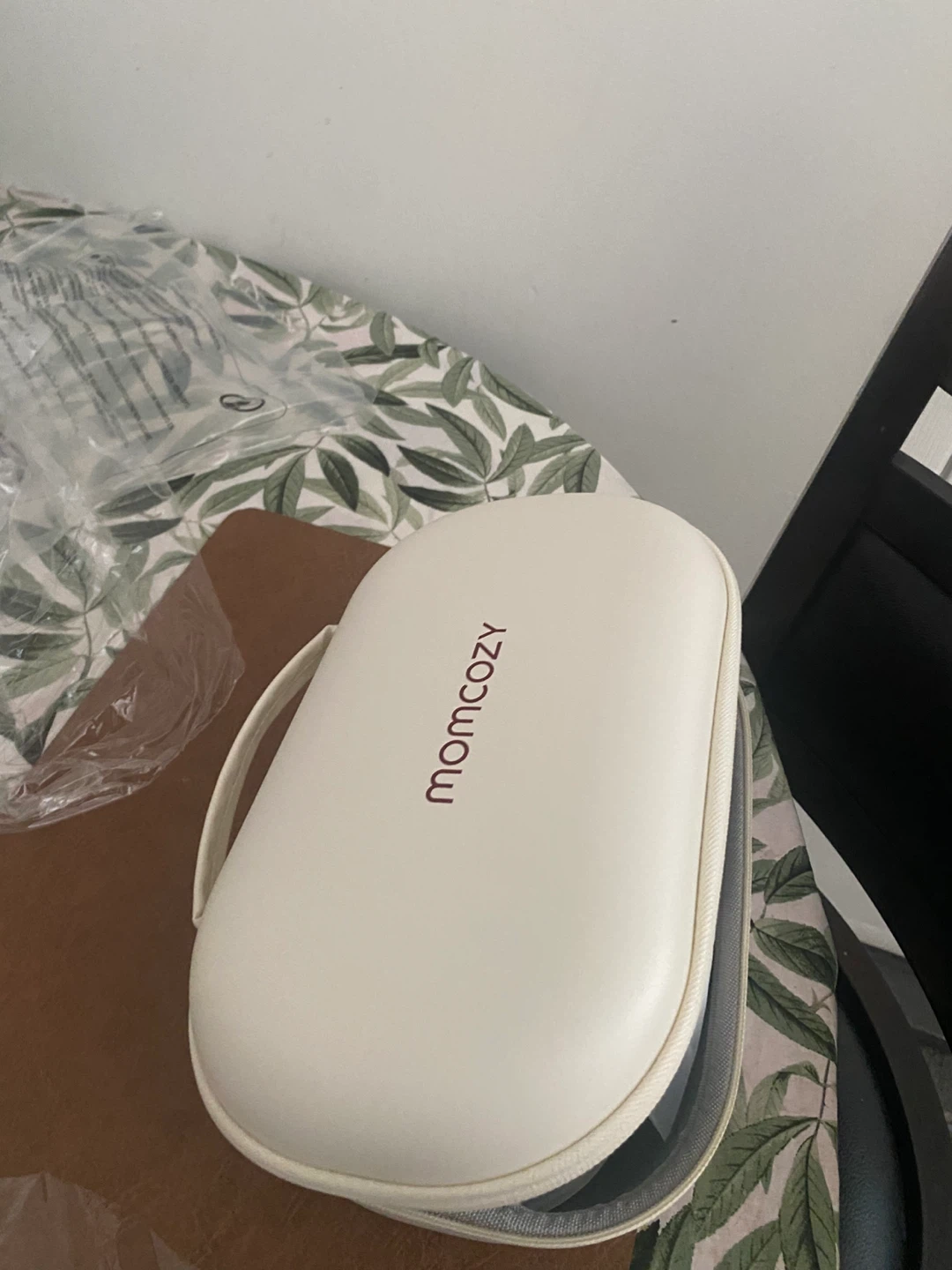 Momcozy M5 Wearable Breast Pumps + free pacifier - photo 4