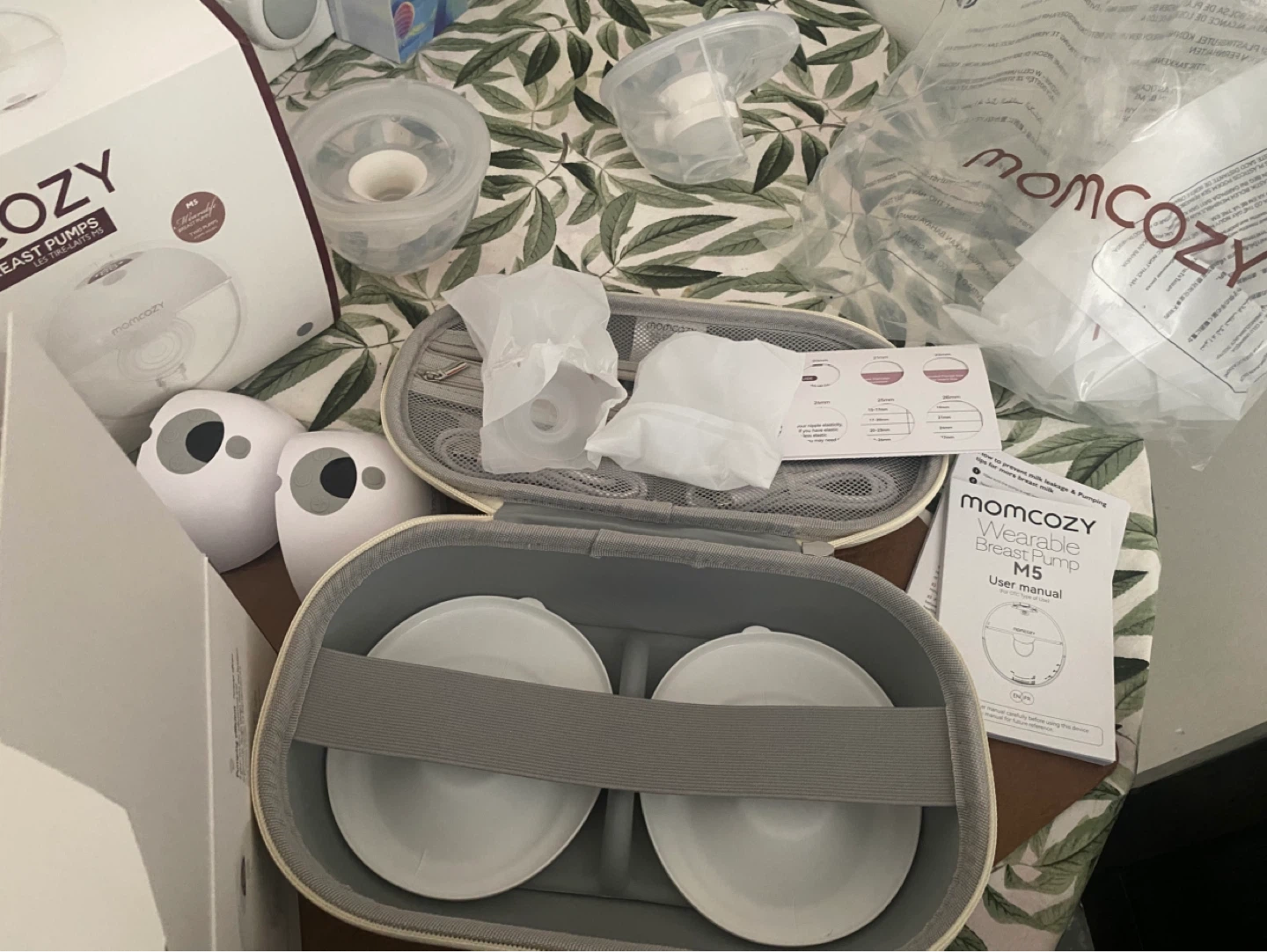 Momcozy M5 Wearable Breast Pumps + free pacifier - photo 5