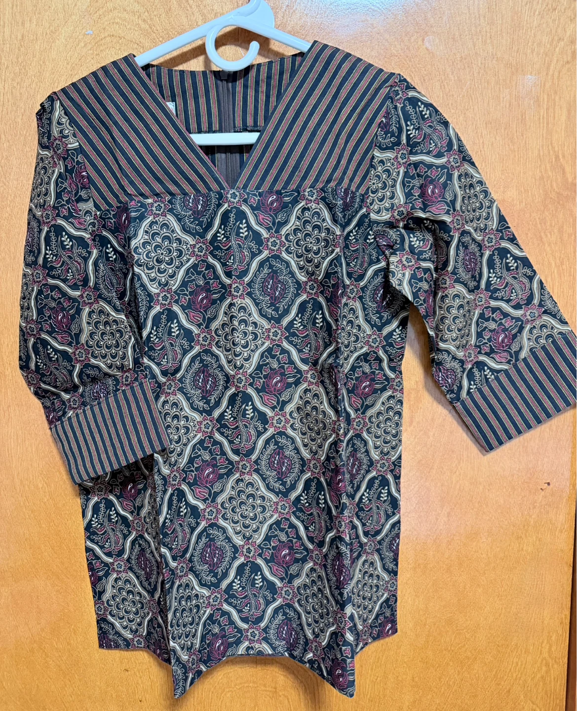 Women's Batik Print V-Neck Top