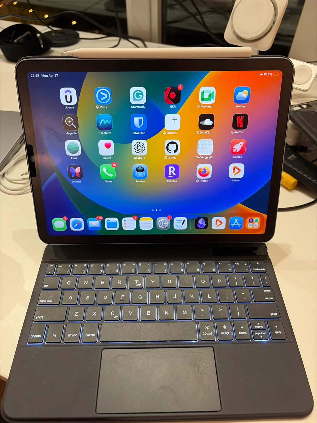 ifacemall Trackpad Keyboard Case for iPad Air 4th/5th Gen 11’