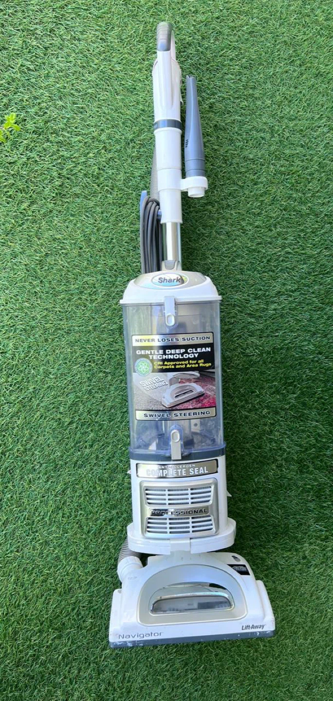 Shark Navigator Lift-Away Professional Vacuum - photo 4