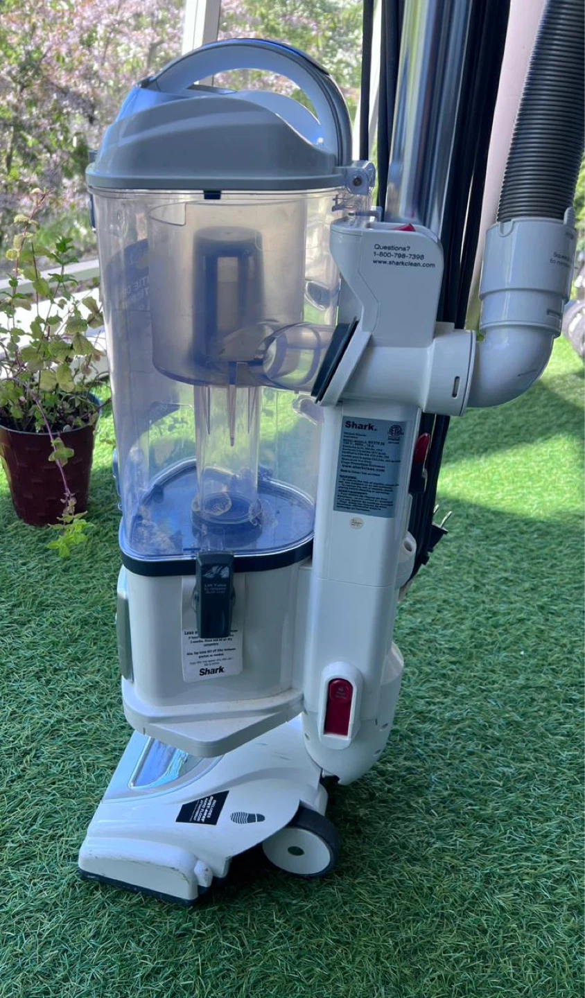 Shark Navigator Lift-Away Professional Vacuum - photo 5
