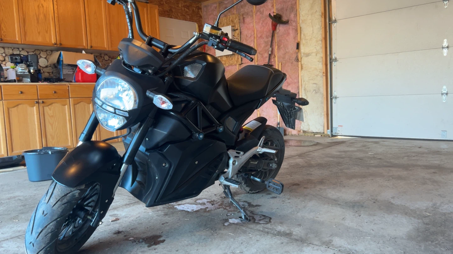 Gio Havoc 72V Electric Sport Bike - photo 3