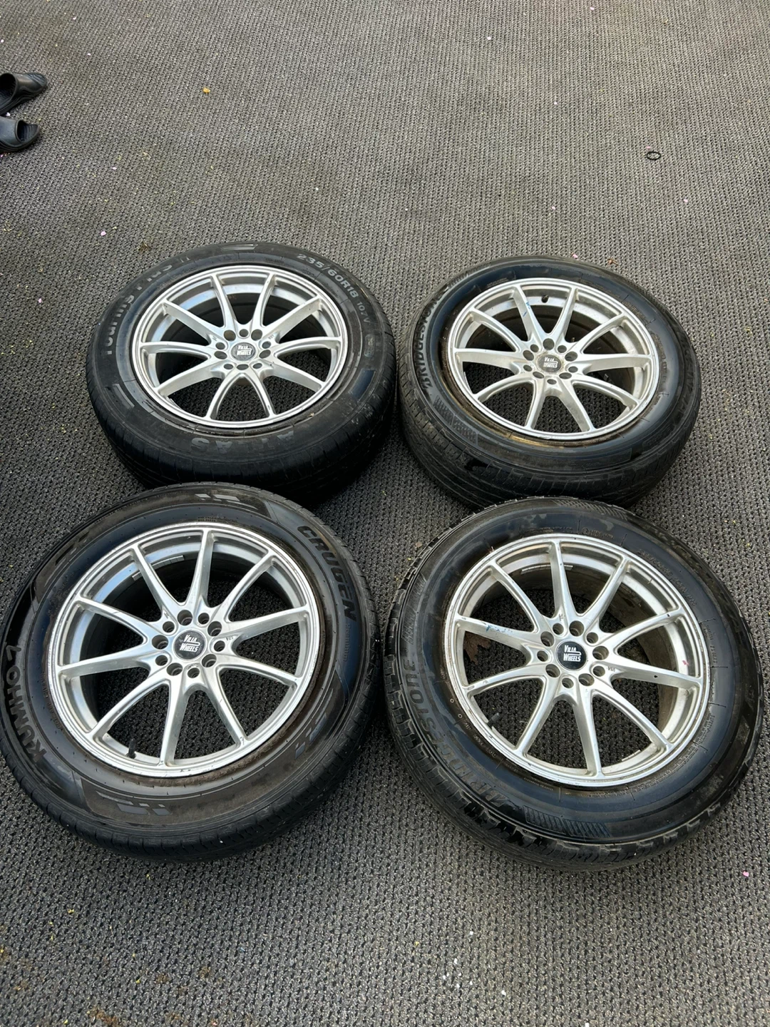 Vossen Wheels Set of 4 Silver Aluminum Alloy Rims 18 inch