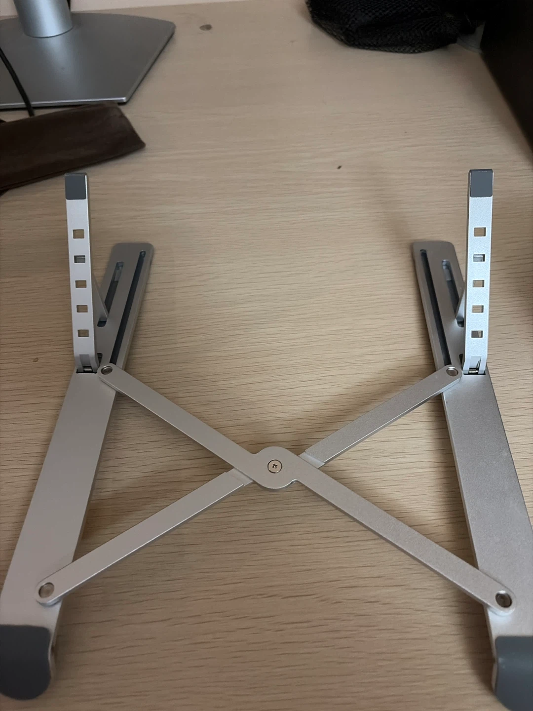 UGREEN Silver Aluminum Laptop Stand - photo 3