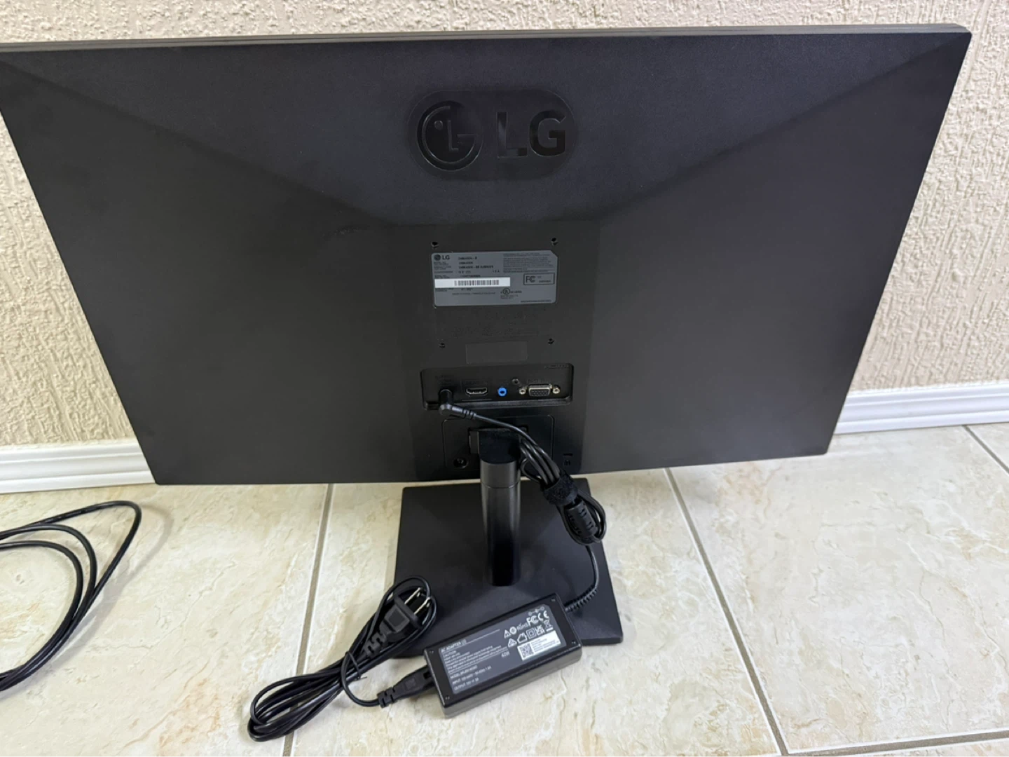 LG computer monitor - photo 2