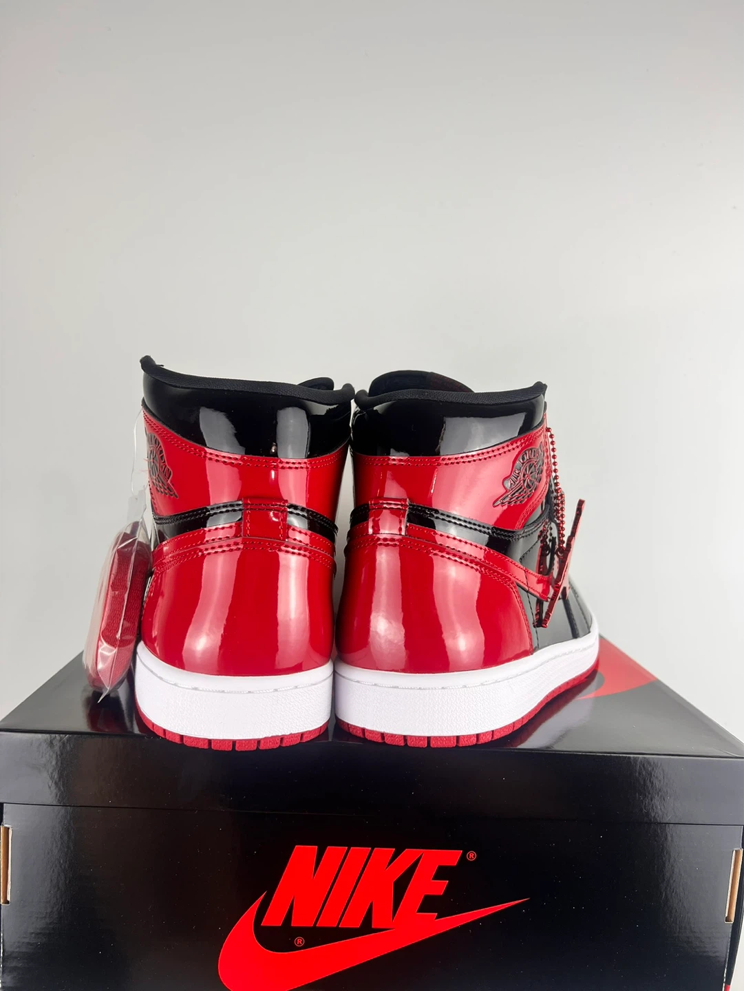 Air Jordan 1 High OG "Vast Grey" "Metallic Red" - photo 2