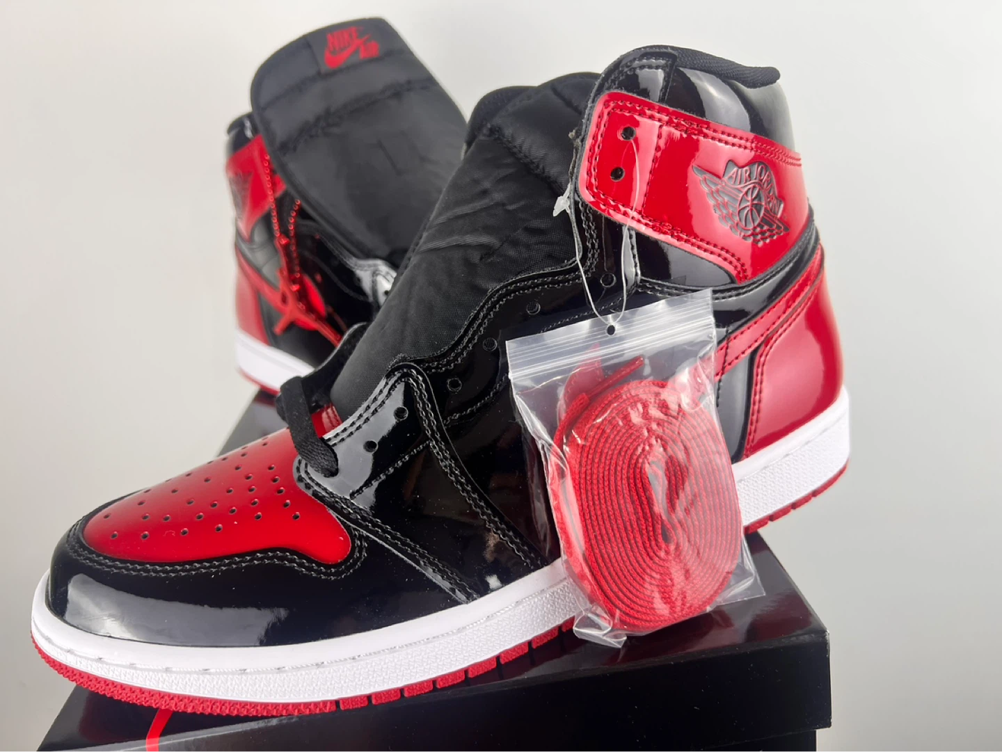 Air Jordan 1 High OG "Vast Grey" "Metallic Red" - photo 3