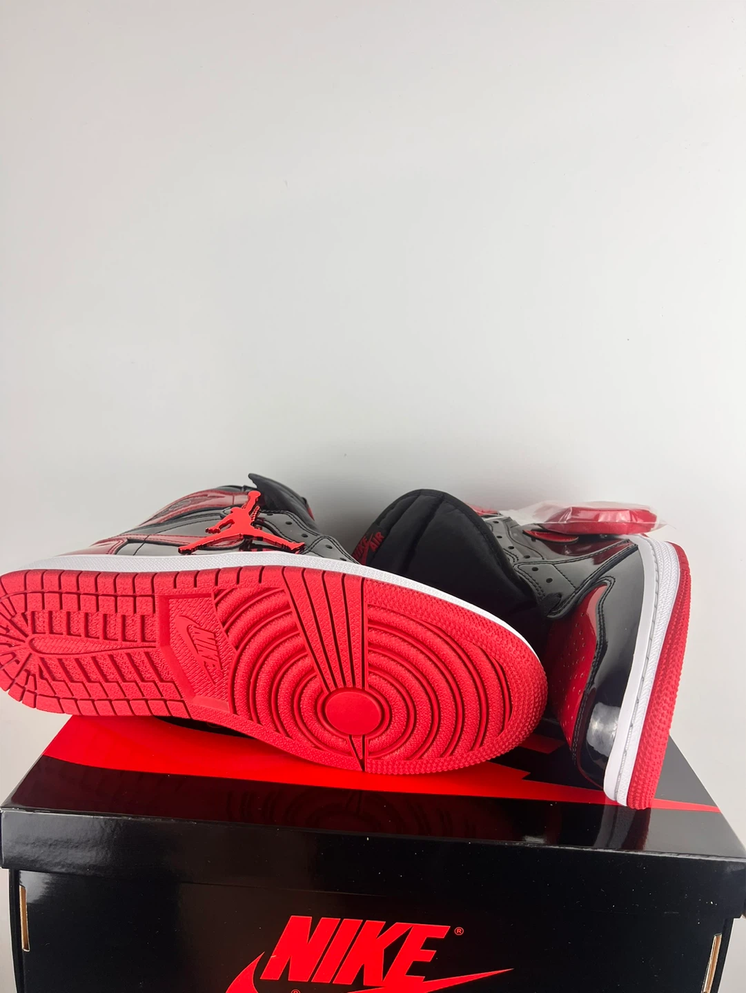 Air Jordan 1 High OG "Vast Grey" "Metallic Red" - photo 5