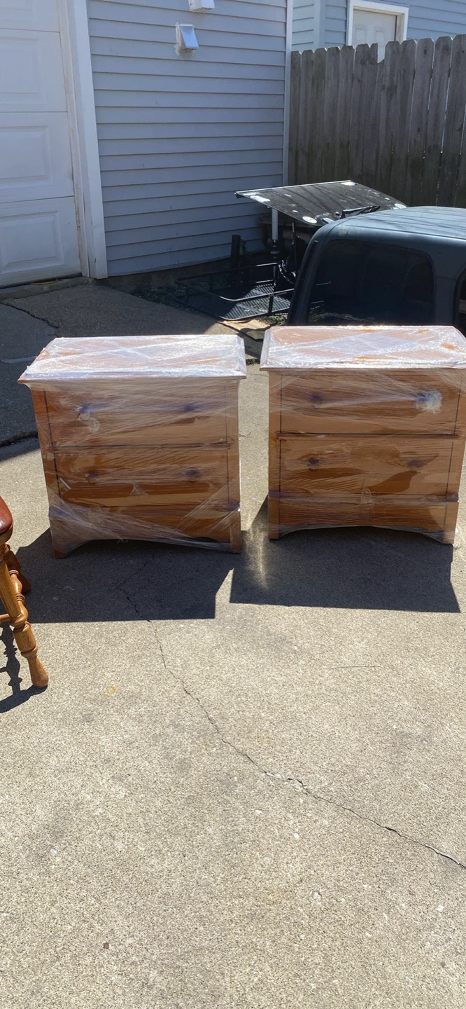 Set of 2 Wooden Nightstands
