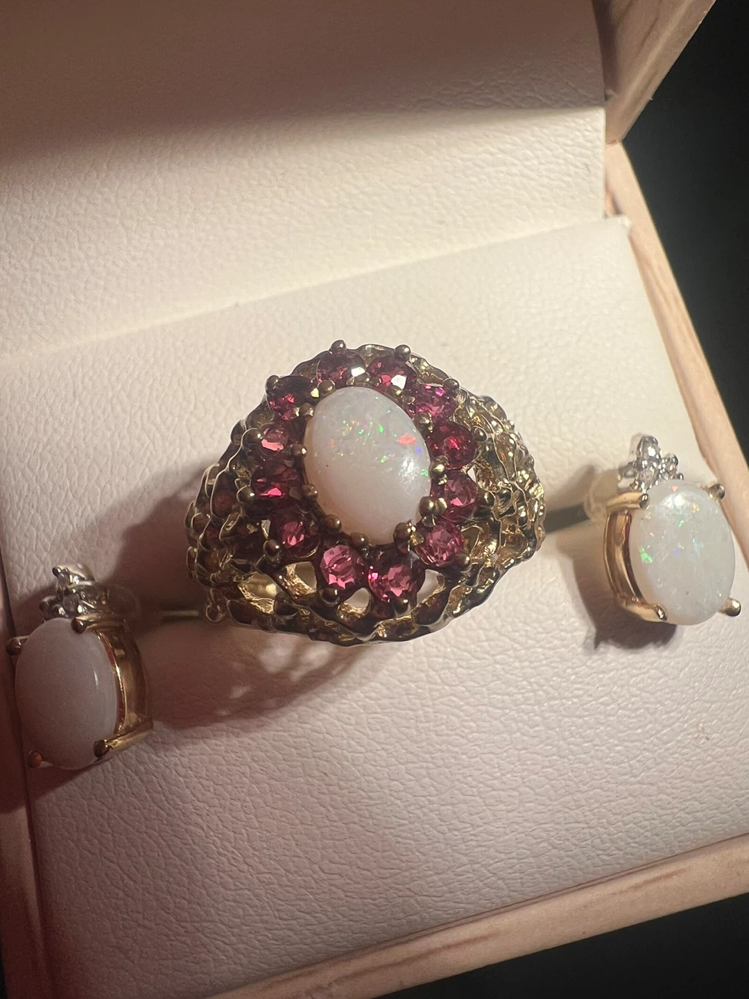 14 k Gold Opal and Garnet Ring with Matching Earrings Set - photo 5