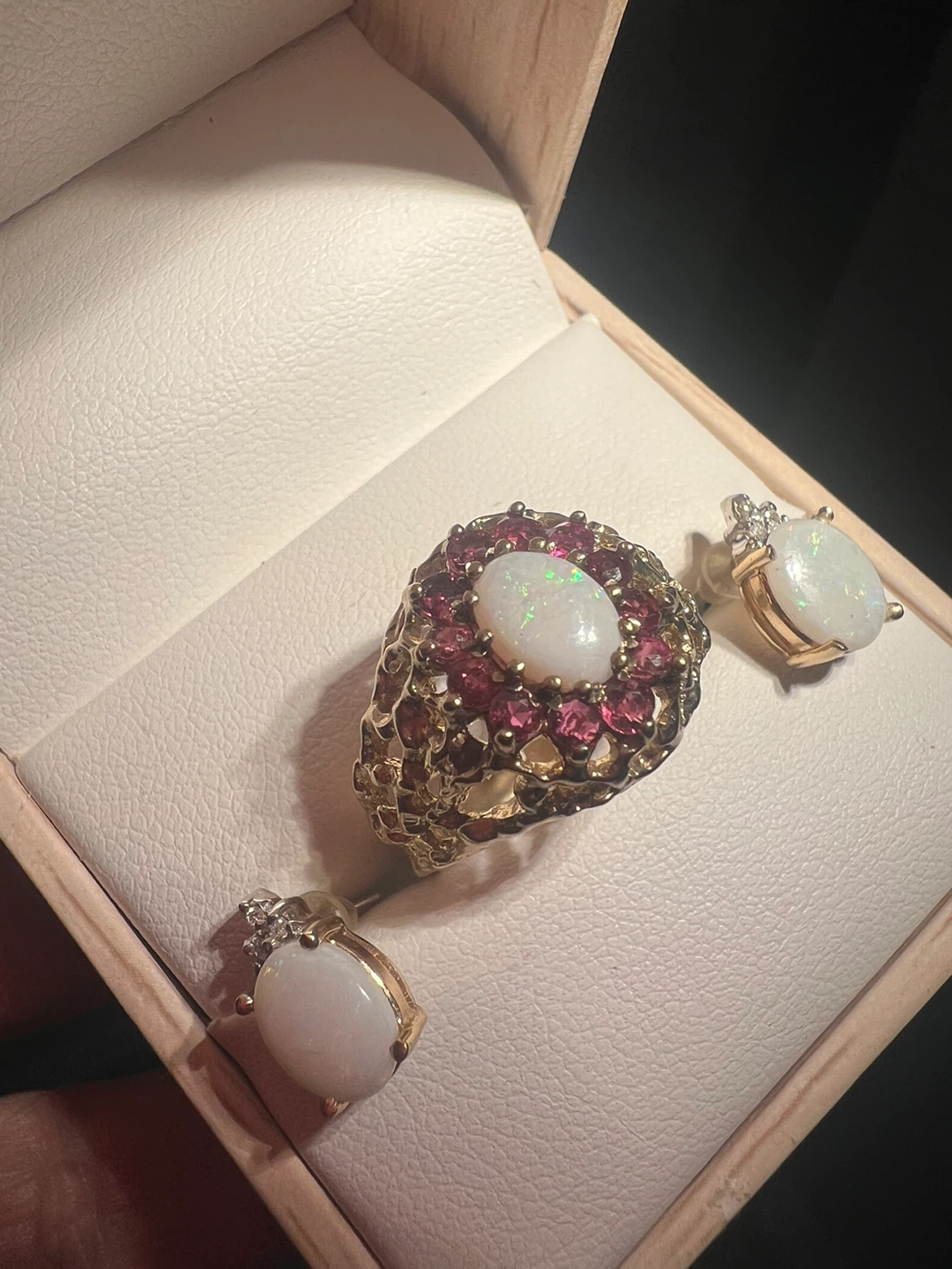14 k Gold Opal and Garnet Ring with Matching Earrings Set - photo 3