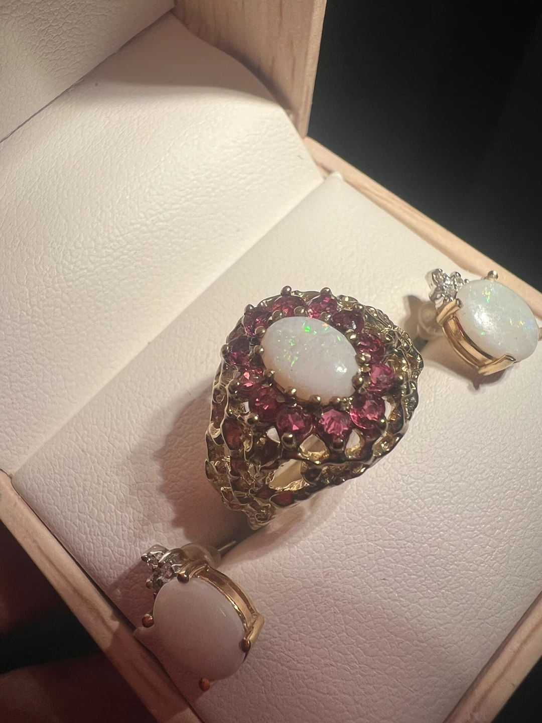 14 k Gold Opal and Garnet Ring with Matching Earrings Set - photo 4