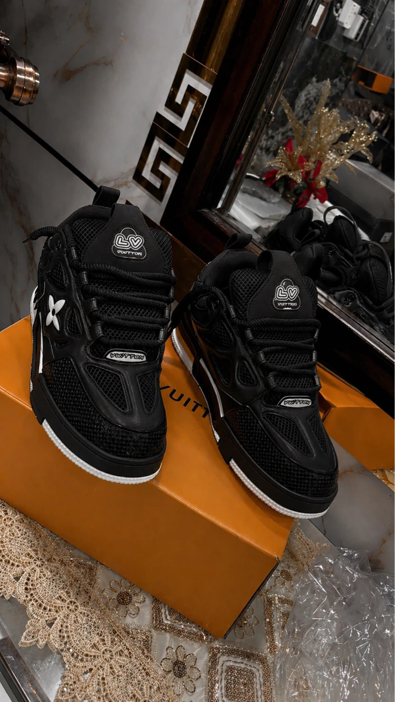 Louis Vuitton Black Sneakers size 11 - photo 3