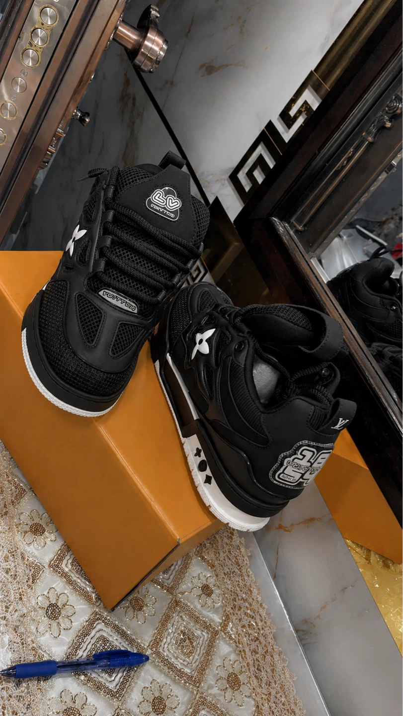 Louis Vuitton Black Sneakers size 11 - photo 4