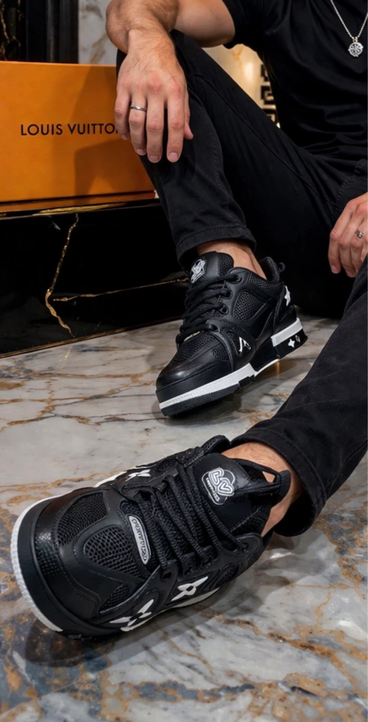 Louis Vuitton Black Sneakers size 11 - photo 2
