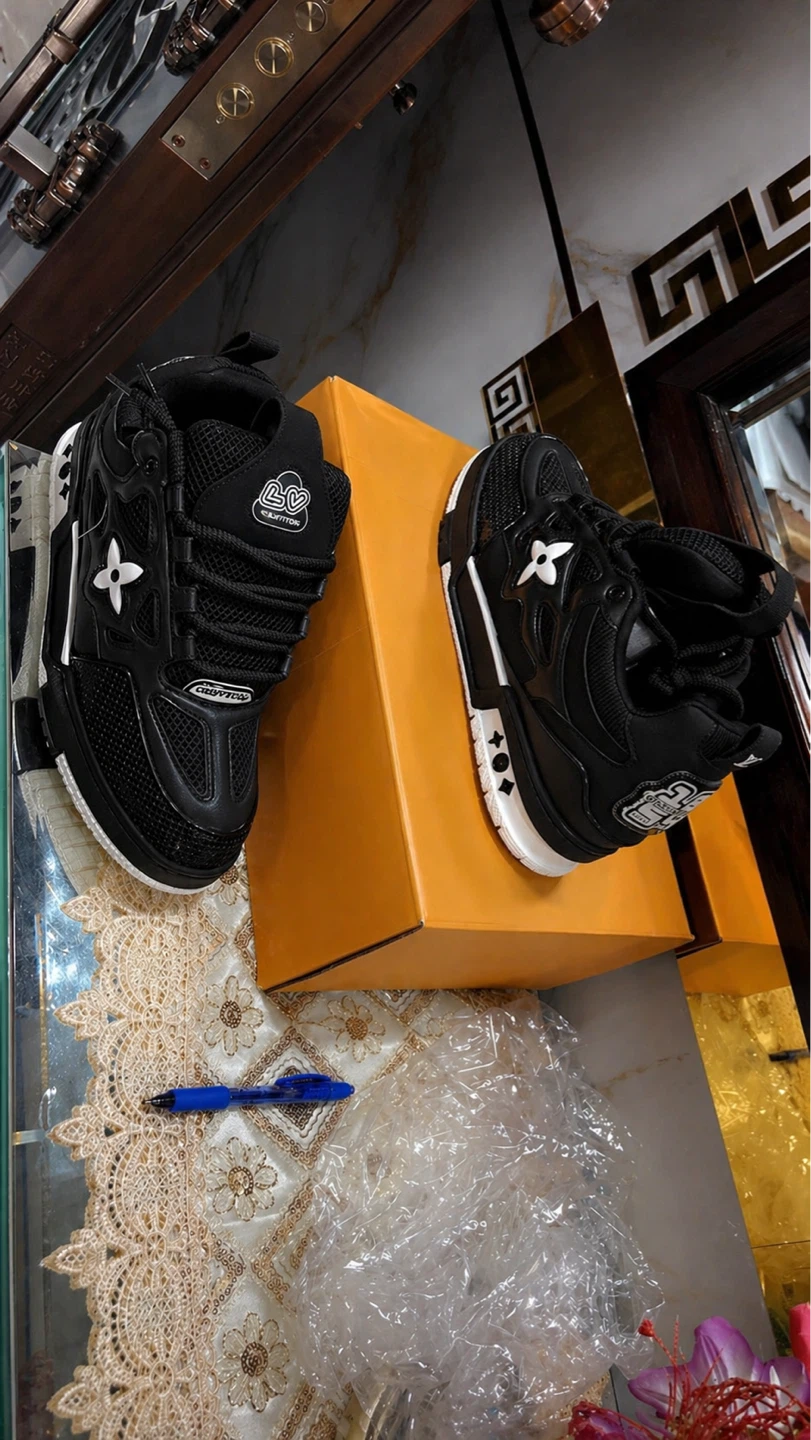 Louis Vuitton Black Sneakers size 11 - photo 5