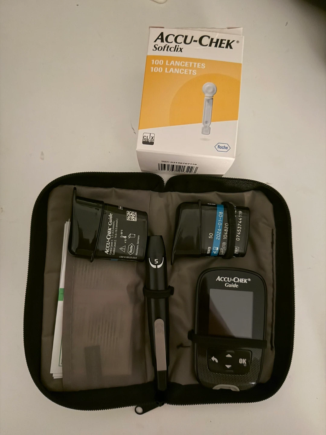 Accu-Chek Guide Blood Glucose Meter with 100 Lancets