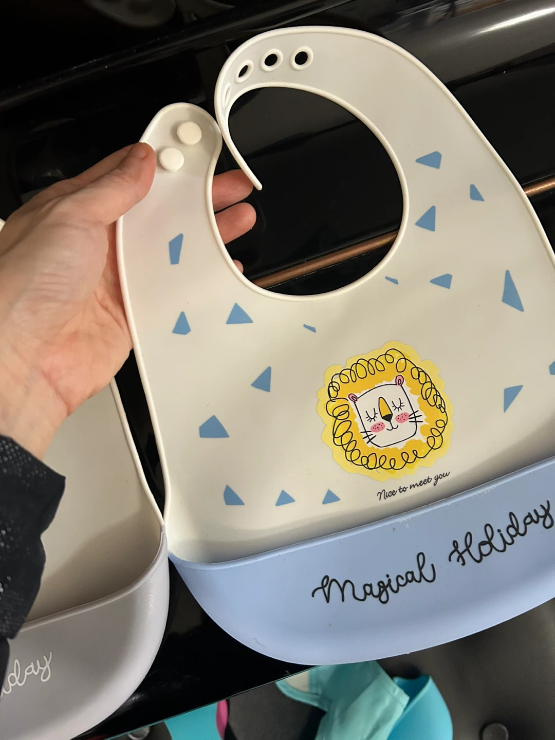 Set of 2 Silicone Baby Bibs - Magical Holiday - photo 3