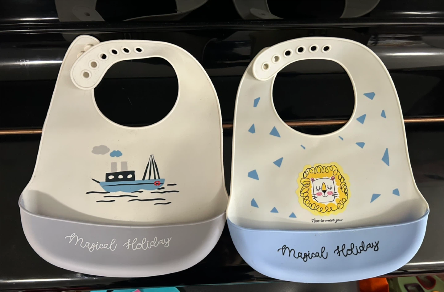 Set of 2 Silicone Baby Bibs - Magical Holiday
