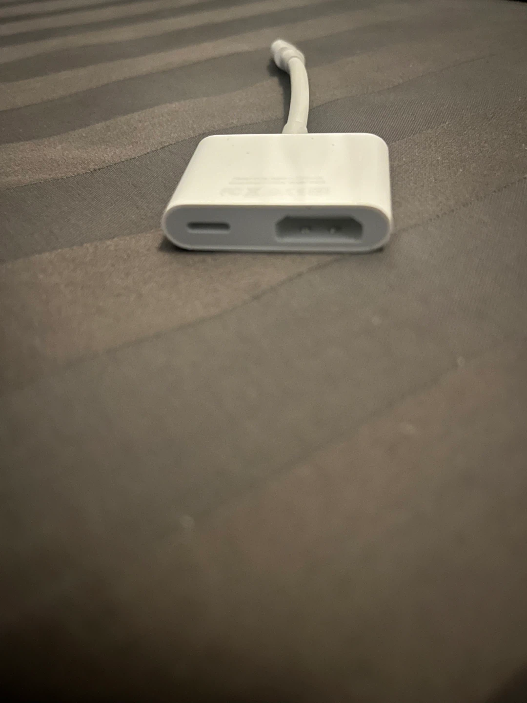 Apple Lightning to HDMI Digital AV Adapter - photo 2