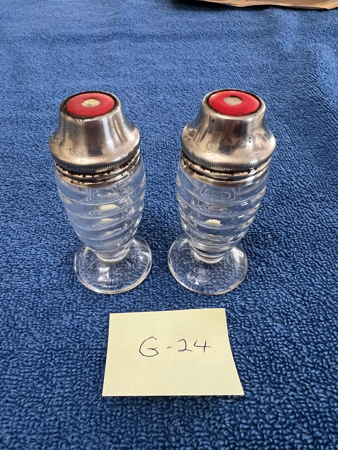 Airko: Red Topped Glass Beehive Salt and Pepper Shakers (G24)