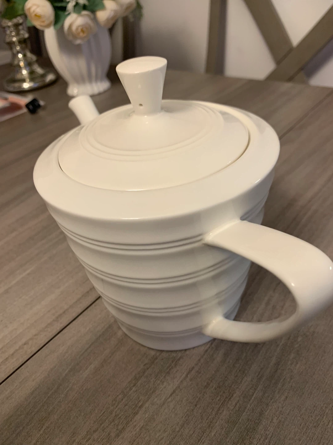 Elegant White Ceramic Teapot with Lid - photo 5