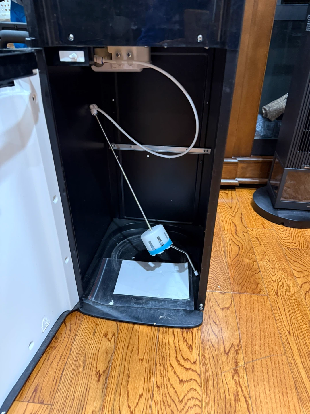 SOOPYK Black Water Dispenser - photo 3