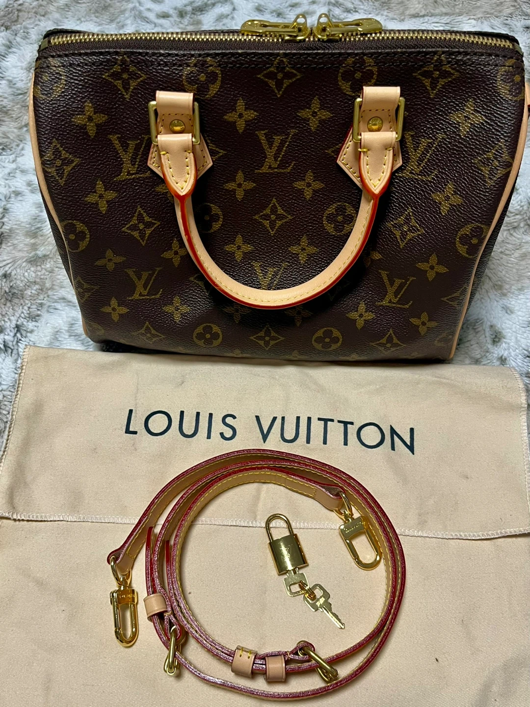 Pre loved Hand Bag - photo 3