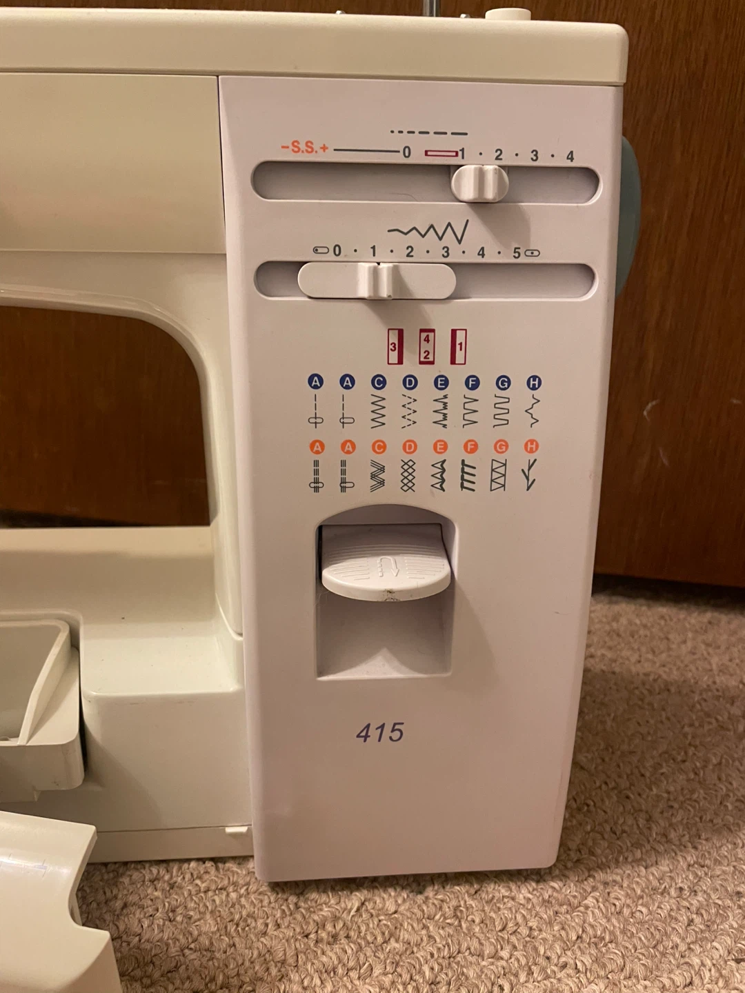 Janome 415 Sewing Machine with Foot Pedal and Case - photo 3