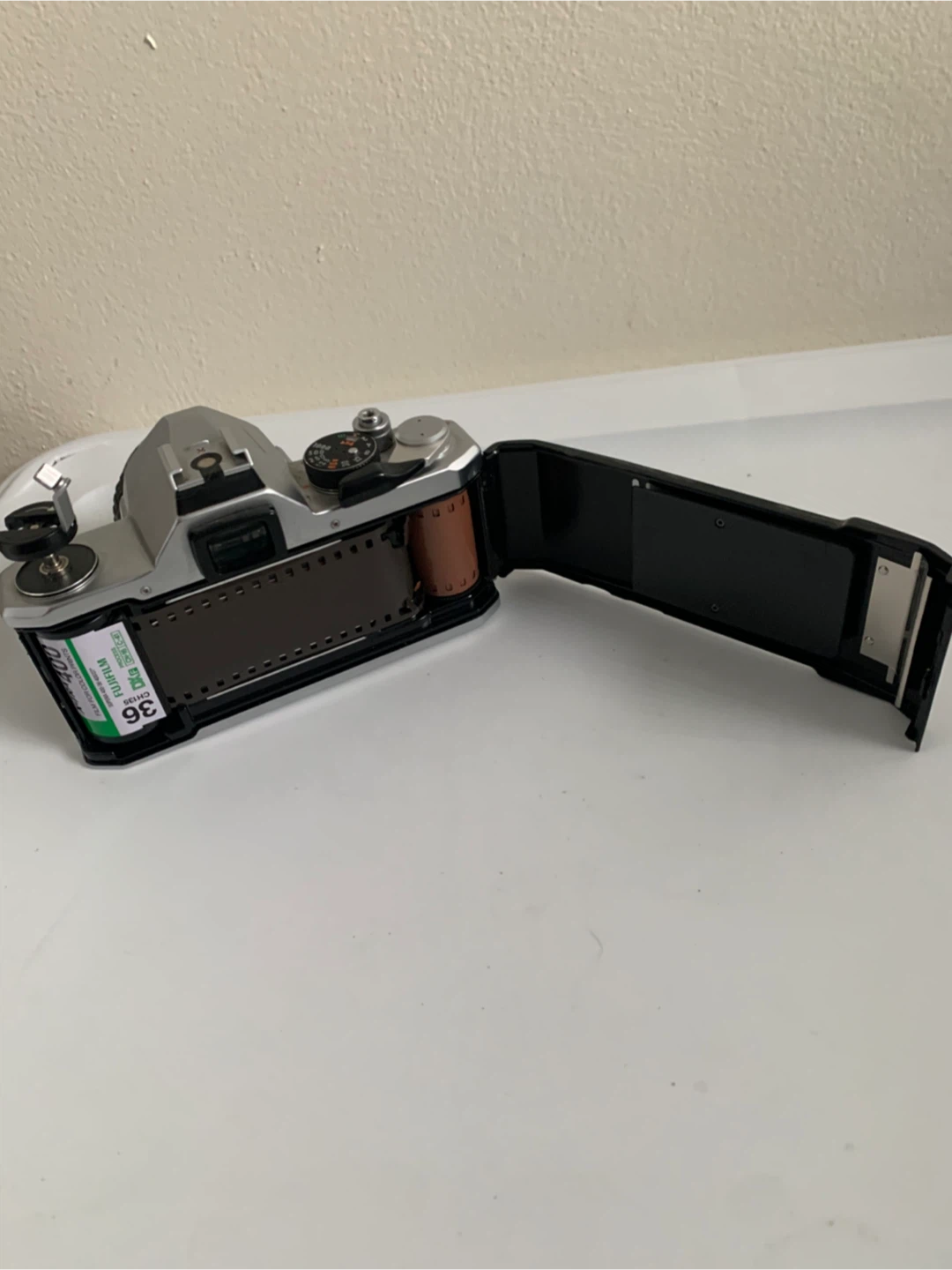 Pentax MX 35mm film camera with a SMC Pentax-M 1:2 50mm lens - photo 5