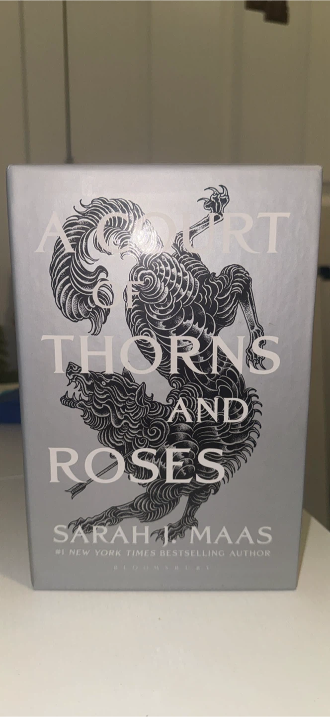 A Court of Thorns and Roses 5-Book Box Set by Sarah J. Maas - photo 2
