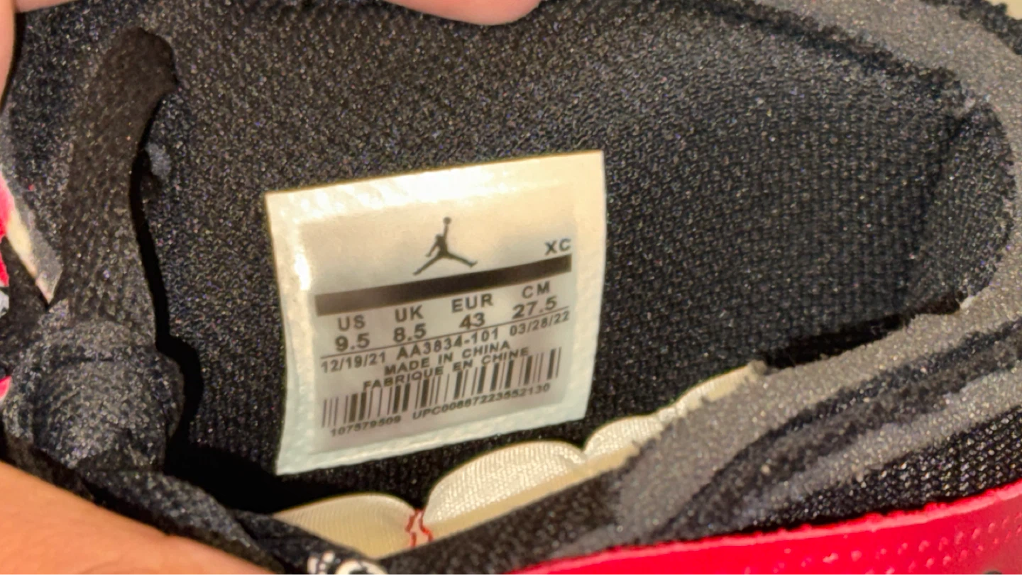 Off-White x Air Jordan 1 "Chicago" High Top Sneakers - photo 4