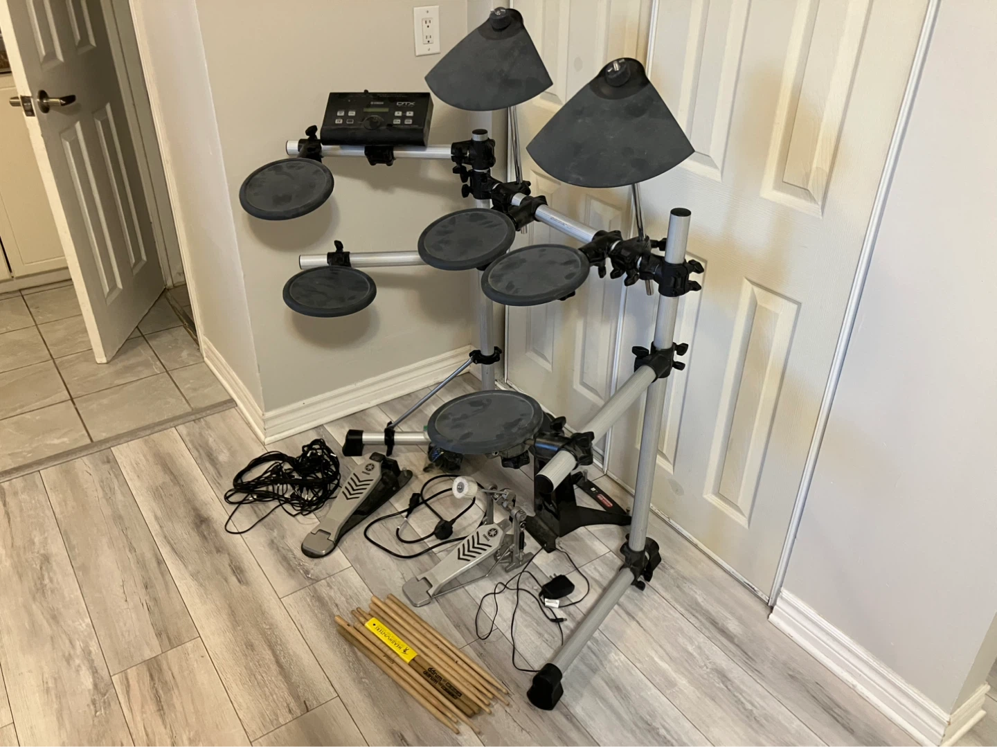 Yamaha DTX500 Electronic Drum Kit - photo 2