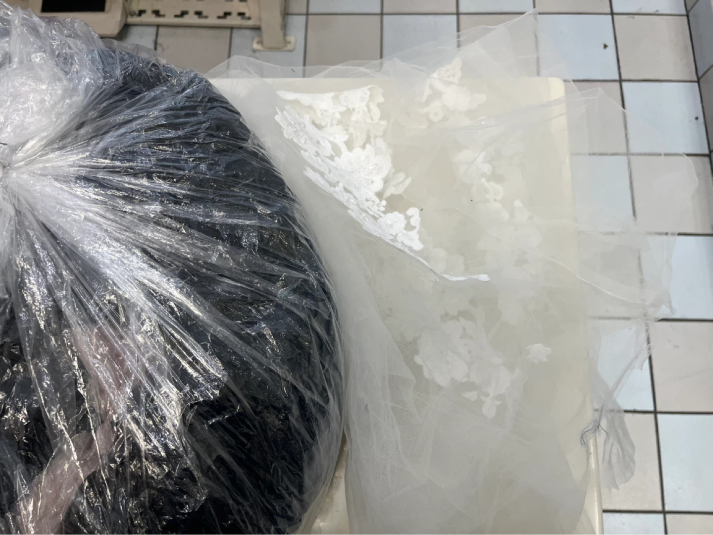 Bag of Tull and other evening dresses scarps - photo 4