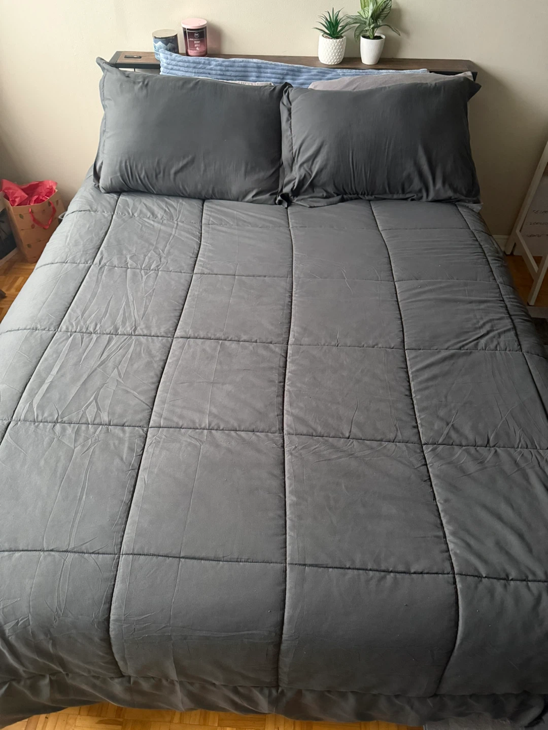 Queen size bed with frame  (barely used) - photo 2