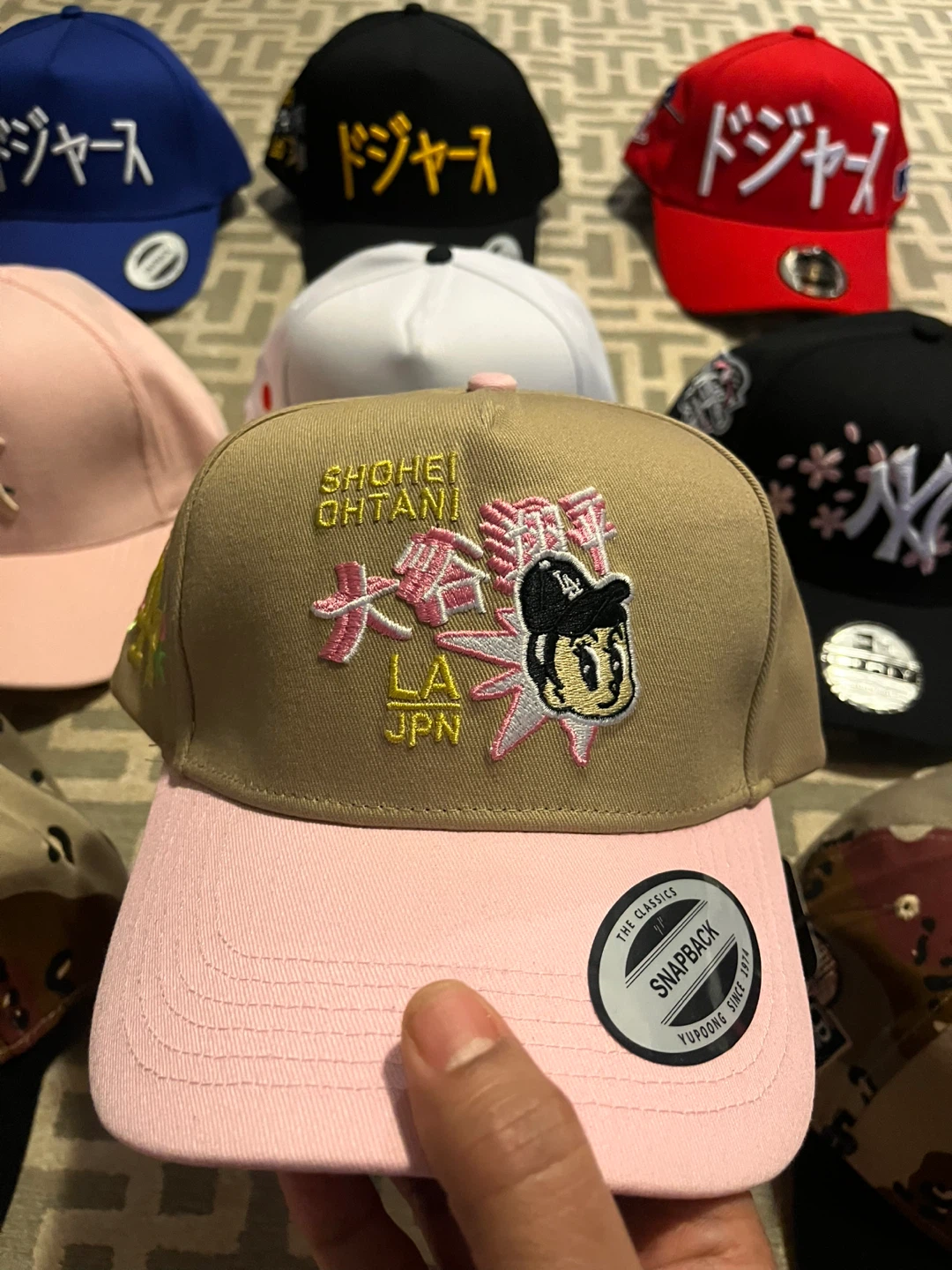New Era 9FORTY Adjustable Black Yankees Cap with Pink Flowers - photo 4