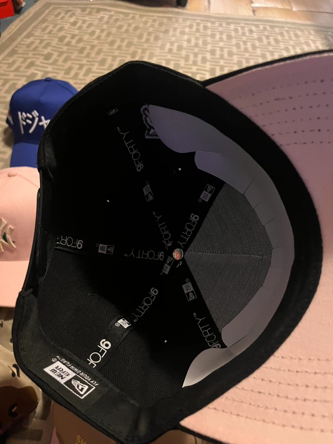New Era 9FORTY Adjustable Black Yankees Cap with Pink Flowers - photo 3