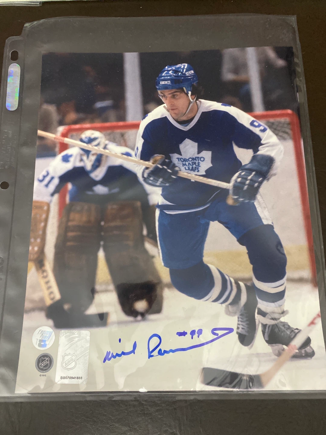 Signed Doug Gilmour Toronto Maple Leafs Photo